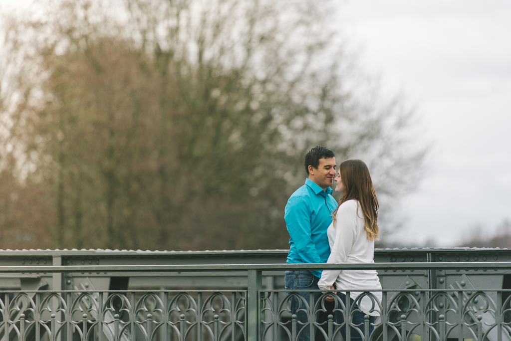 Ein Engagementshooting im Regen